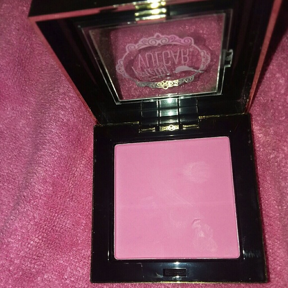 Blush - Picture 2 of 3